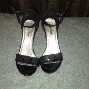 Women’s size 9 black heels